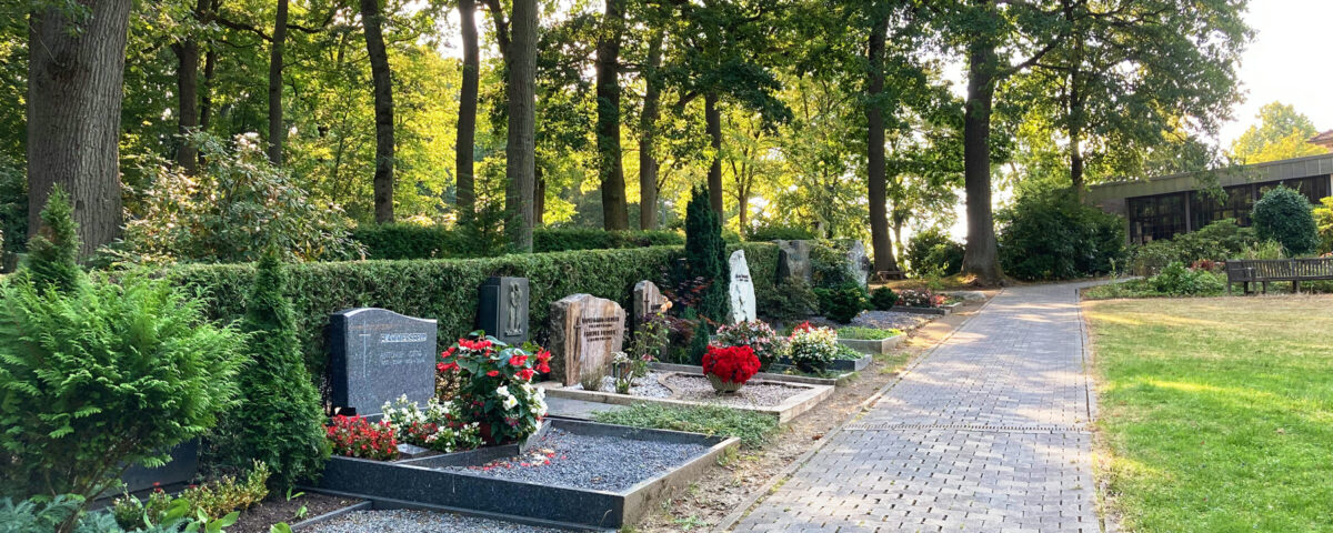 Erdwahlgräber im vorderen Teil des Waldfriedhof Bad Homburg