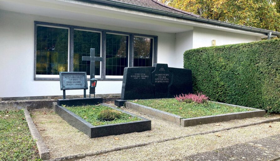 Grabmal der Schwestern von der Göttlichen Vorsehung auf dem Friedhof Ober-Erlenbach