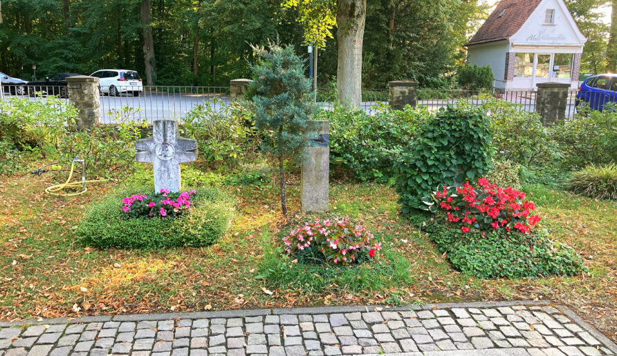 Mustergräber für eine Feuerbestattung auf dem Waldfriedhof Bad Homburg